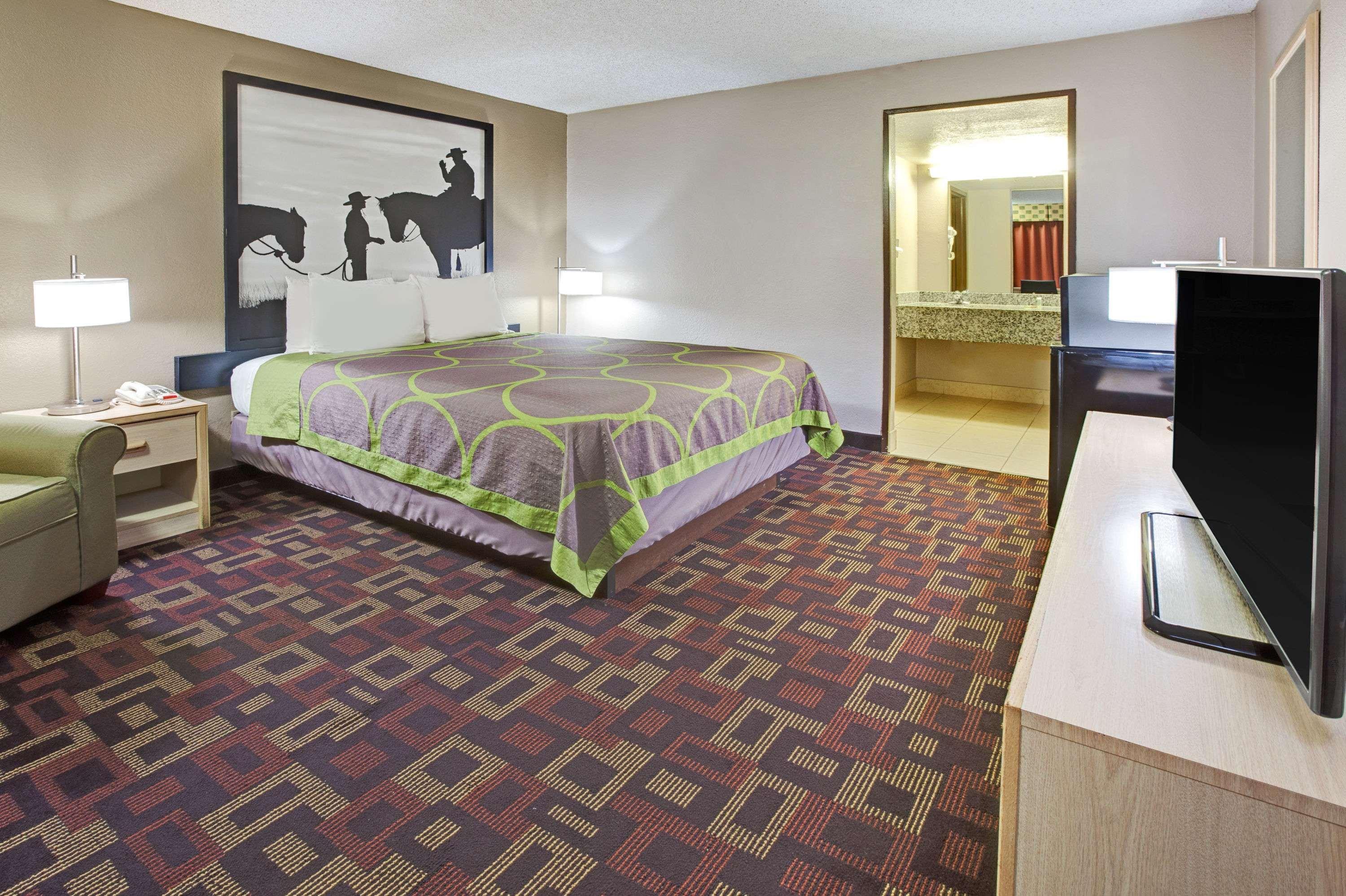 Super 8 By Wyndham Norman Hotell Exteriör bild